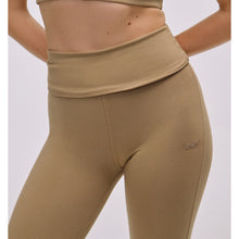 Spodnie damskie CASALL Sublime Folded Flare Pants kolor brązowy
Spodnie damskie CASALL Sublime Folded Flare Pants kolor brązowy