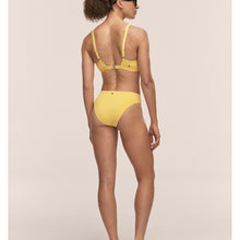 Majtki kąpielowe CASALL High Waist Bikini Brief kolor żółty
Majtki kąpielowe CASALL High Waist Bikini Brief kolor żółty