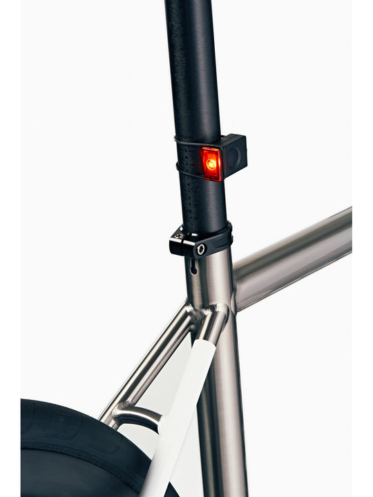 Lampka rowerowa BOOKMAN Block Light Rear 18lm czarny
Lampka rowerowa BOOKMAN Block Light Rear 18lm czarny