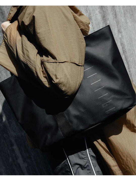 Torba na ramię Db™ Essential Tote 16L czarny
Torba na ramię Db™ Essential Tote 16L czarny