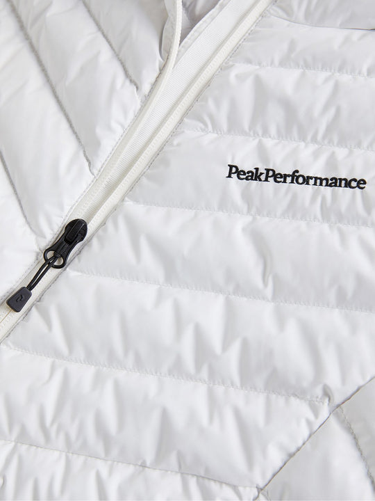 Kurtka puchowa Peak Performance W Frost Down Hood Jacket biały - Adventure Sports
Kurtka puchowa Peak Performance W Frost Down Hood Jacket biały - Adventure Sports