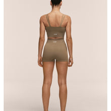 Legginsy treningowe damskie CASALL Shiny Seamless Rib Hotpants kolor zielony
Legginsy treningowe damskie CASALL Shiny Seamless Rib Hotpants kolor zielony