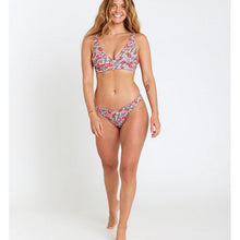 Stanik kąpielowy RIP CURL Las Flores Revo Halter kwiaty
Stanik kąpielowy RIP CURL Las Flores Revo Halter kwiaty