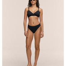 Stanik kąpielowy CASALL Overlap Bikini Top kolor czarny
Stanik kąpielowy CASALL Overlap Bikini Top kolor czarny