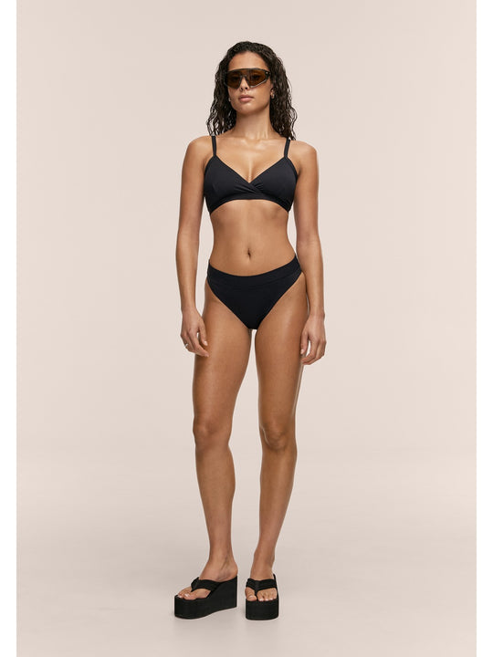 Stanik kąpielowy CASALL Overlap Bikini Top kolor czarny
Stanik kąpielowy CASALL Overlap Bikini Top kolor czarny