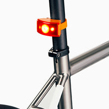 Lampka rowerowa BOOKMAN Curve Rear Light 37lm pomarańczowy
Lampka rowerowa BOOKMAN Curve Rear Light 37lm pomarańczowy