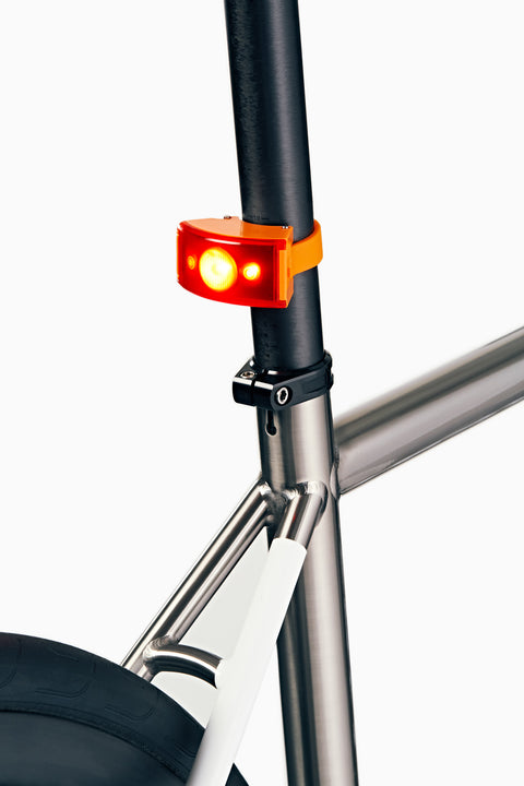 Lampka rowerowa BOOKMAN Curve Rear Light 37lm pomarańczowy
Lampka rowerowa BOOKMAN Curve Rear Light 37lm pomarańczowy