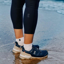 Buty trailowe damskie On W Cloudwander Waterproof granatowo/beżowe
Buty trailowe damskie On W Cloudwander Waterproof granatowo/beżowe