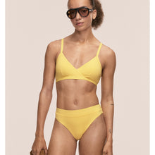 Majtki kąpielowe CASALL High Waist Bikini Brief kolor żółty
Majtki kąpielowe CASALL High Waist Bikini Brief kolor żółty