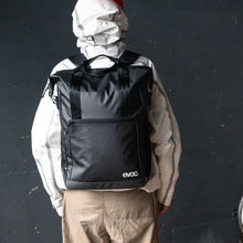 Plecak EVOC Tote Backpack 18 carbon grey - black
Plecak EVOC Tote Backpack 18 carbon grey - black