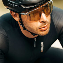 Okulary fotochromowe Julbo Density - szary | Reactiv Light Amplifier Cat 1-3 - L - Adventure Sports
Okulary fotochromowe Julbo Density - szary | Reactiv Light Amplifier Cat 1-3 - L - Adventure Sports