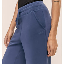 Spodnie damskie CASALL Peachy Straight Leg Jogger kolor granatowy
Spodnie damskie CASALL Peachy Straight Leg Jogger kolor granatowy