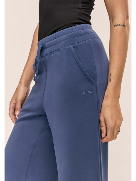 Spodnie damskie CASALL Peachy Straight Leg Jogger kolor granatowy
Spodnie damskie CASALL Peachy Straight Leg Jogger kolor granatowy