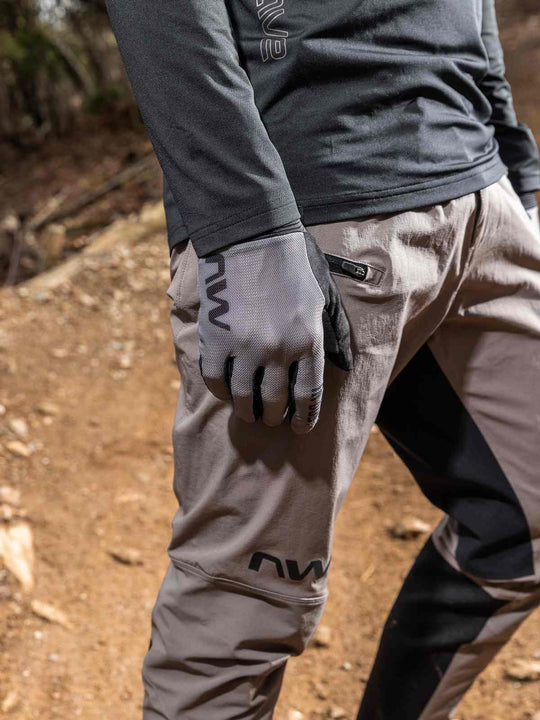 Spodnie rowerowe NORTHWAVE Bomb Long Pant beżowy
Spodnie rowerowe NORTHWAVE Bomb Long Pant beżowy