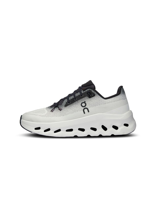 Buty damskie ON RUNNING Cloudtilt biało czarny
Buty damskie ON RUNNING Cloudtilt biało czarny