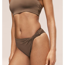 Majtki kąpielowe CASALL Twist Bikini Breif kolor zielony
Majtki kąpielowe CASALL Twist Bikini Breif kolor zielony
