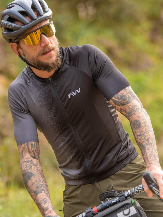 Koszulka rowerowa NORTHWAVE BLADE Jersey - czarny/ciemny szary - Adventure Sports
Koszulka rowerowa NORTHWAVE BLADE Jersey - czarny/ciemny szary - Adventure Sports