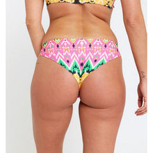 Majtki kąpielowe RIP CURL Ikat Geo Cheeky Pant turkusowe
Majtki kąpielowe RIP CURL Ikat Geo Cheeky Pant turkusowe