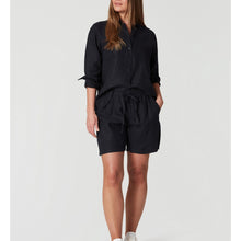 Koszula damska SAIL RACING W Drift Linen Shirt granatowa
Koszula damska SAIL RACING W Drift Linen Shirt granatowa