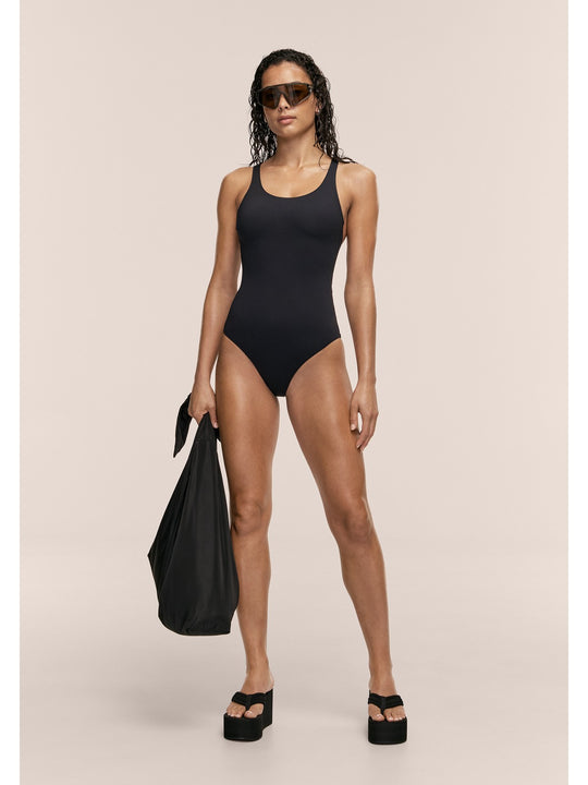 Kostium kąpielowy CASALL Deep Racerback Swimsuit kolor czarny
Kostium kąpielowy CASALL Deep Racerback Swimsuit kolor czarny