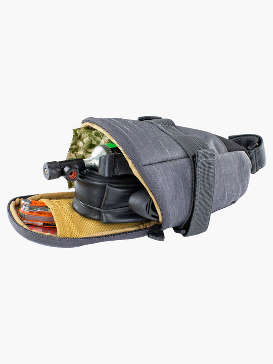 Torba podsiodłowa EVOC Seat Bag Tour - carbon grey
Torba podsiodłowa EVOC Seat Bag Tour - carbon grey