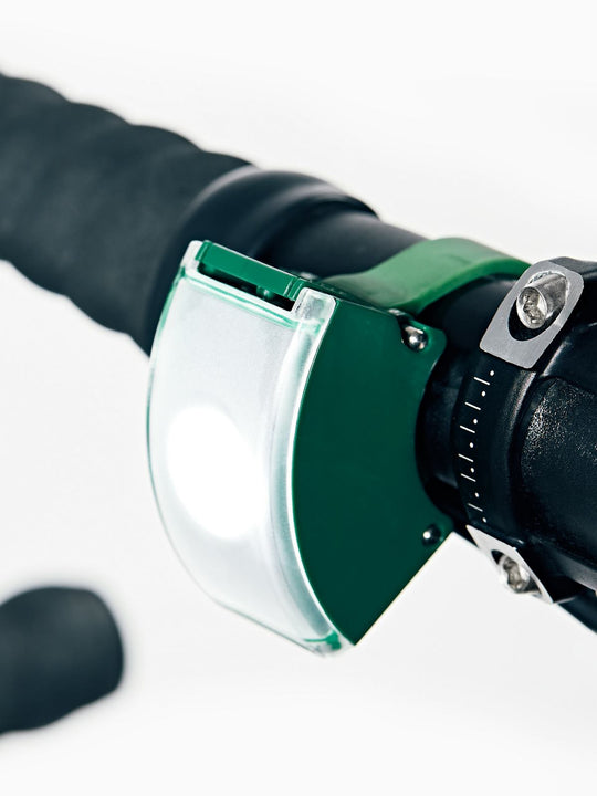 Lampka rowerowa BOOKMAN Curve Front Light 220lm zielony
Lampka rowerowa BOOKMAN Curve Front Light 220lm zielony