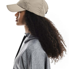 Czapka z daszkiem ON RUNNING On Cap beżowy
Czapka z daszkiem ON RUNNING On Cap beżowy