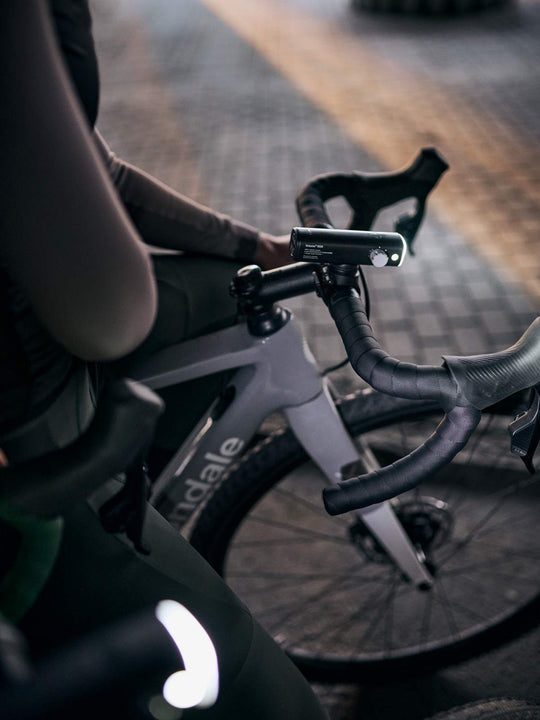 Lampka rowerowa BOOKMAN Volume Front 800 biały
Lampka rowerowa BOOKMAN Volume Front 800 biały