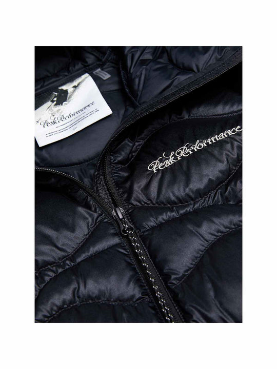 Kurtka puchowa damska PEAK PERFORMANCE 40Y Helium Down Hood Jacket czarna
Kurtka puchowa damska PEAK PERFORMANCE 40Y Helium Down Hood Jacket czarna