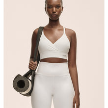 Stanik treningowy CASALL Wrap Sports Bra biały kolor biały
Stanik treningowy CASALL Wrap Sports Bra biały kolor biały
