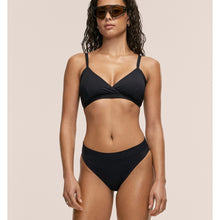 Stanik kąpielowy CASALL Overlap Bikini Top kolor czarny
Stanik kąpielowy CASALL Overlap Bikini Top kolor czarny