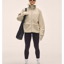 Kurtka damska CASALL Sherpa Short Zip Jacket kolor beżowy
Kurtka damska CASALL Sherpa Short Zip Jacket kolor beżowy