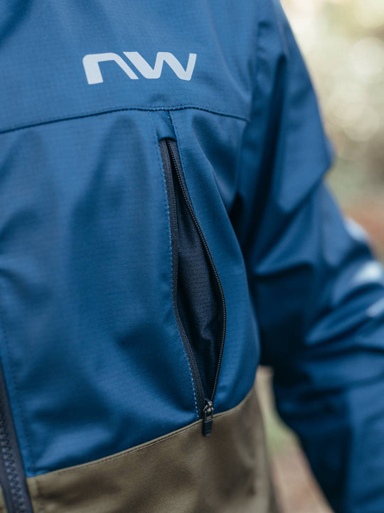 Kurtka rowerowa NORTHWAVE EASY OUT Softshell Jacket czarny
Kurtka rowerowa NORTHWAVE EASY OUT Softshell Jacket czarny