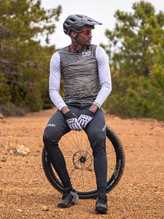 Spodnie rowerowe NORTHWAVE BOMB Pants - czarny
Spodnie rowerowe NORTHWAVE BOMB Pants - czarny