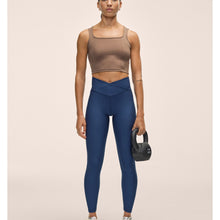 Legginsy damskie CASALL Overlap High Waist Tights kolor niebieski
Legginsy damskie CASALL Overlap High Waist Tights kolor niebieski