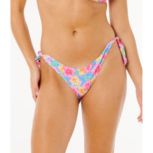 Dół bikini RIP CURL Malibu Cove Revo Cheekypant niebieski
Dół bikini RIP CURL Malibu Cove Revo Cheekypant niebieski