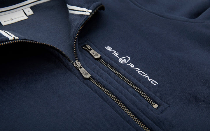 Bluza rozpinana z kapturem Sail Racing W GALE ZIP HOOD granatowa
Bluza rozpinana z kapturem Sail Racing W GALE ZIP HOOD granatowa