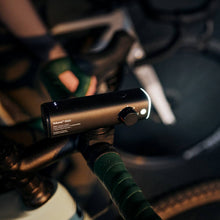 Lampka rowerowa BOOKMAN Volume Front 1500 czarny
Lampka rowerowa BOOKMAN Volume Front 1500 czarny