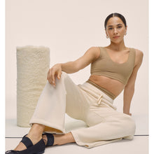 Spodnie damskie CASALL Peachy Straight Leg Jogger kolor biały
Spodnie damskie CASALL Peachy Straight Leg Jogger kolor biały