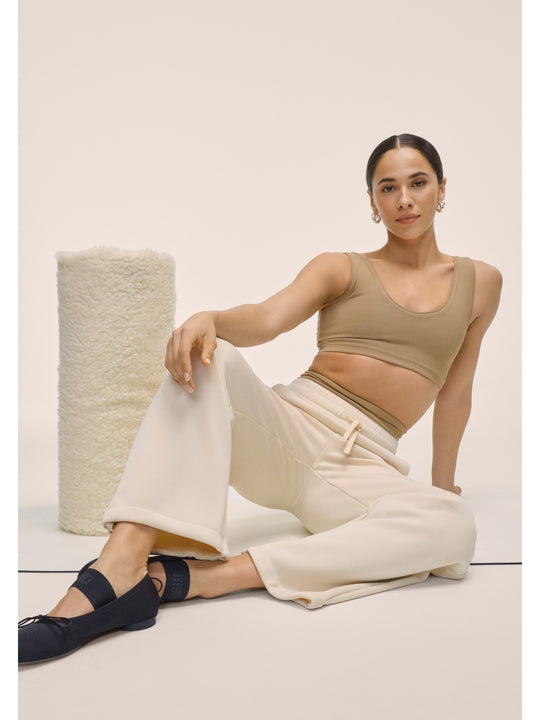 Spodnie damskie CASALL Peachy Straight Leg Jogger kolor biały
Spodnie damskie CASALL Peachy Straight Leg Jogger kolor biały