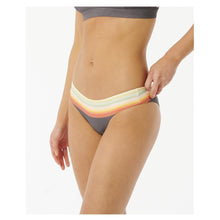 Majtki kąpielowe RIP CURL Surf Revival Cheeky
Majtki kąpielowe RIP CURL Surf Revival Cheeky