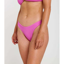 Dół od bikini damski RIP CURL Custom Rib Hi Leg Cheeky różowe
Dół od bikini damski RIP CURL Custom Rib Hi Leg Cheeky różowe