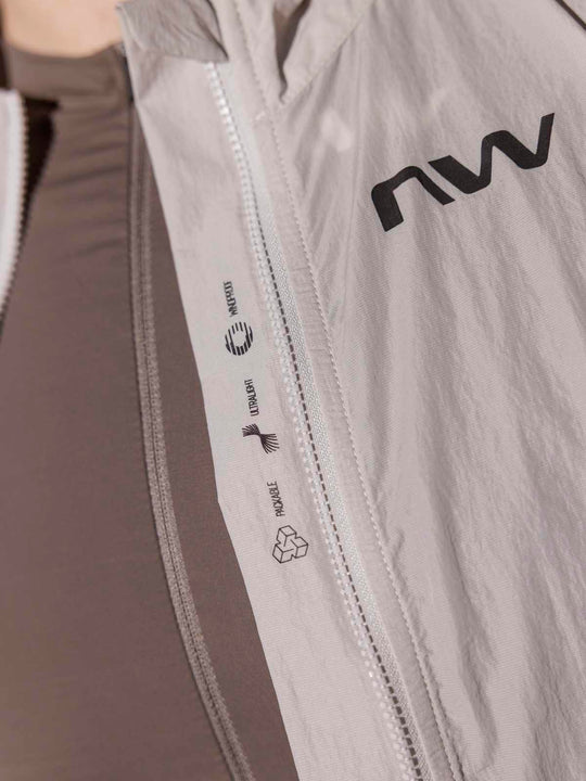 Kurtka rowerowa NORTHWAVE Extreme Light Wind Jacket szara
Kurtka rowerowa NORTHWAVE Extreme Light Wind Jacket szara