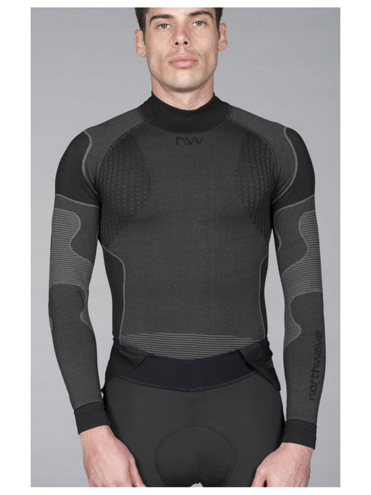 Koszulka termoaktywna NORTHWAVE High Neck Revolution Baselayer LS – Black
Koszulka termoaktywna NORTHWAVE High Neck Revolution Baselayer LS – Black