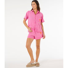 Koszulka damska RIP CURL Hotel Malibu Embroid Shirt różowa
Koszulka damska RIP CURL Hotel Malibu Embroid Shirt różowa