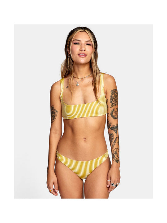 Biustonosz RVCA June Bloom Scoop Bra - Czarny kwiaty - Stroje kąpielowe - Adventure Sports
Biustonosz RVCA June Bloom Scoop Bra - Czarny kwiaty - Stroje kąpielowe - Adventure Sports