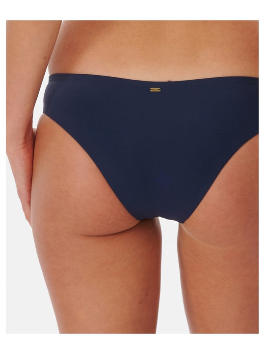 Majtki RIP CURL Melting Waves Cheeky Hipster granatowy - Stroje kąpielowe - Adventure Sports
Majtki RIP CURL Melting Waves Cheeky Hipster granatowy - Stroje kąpielowe - Adventure Sports