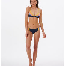 Majtki RIP CURL Melting Waves Cheeky Hipster granatowy - Stroje kąpielowe - Adventure Sports
Majtki RIP CURL Melting Waves Cheeky Hipster granatowy - Stroje kąpielowe - Adventure Sports