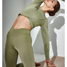 Legginsy CASALL Overlap High Waist Tights zielony - Adventure Sports
Legginsy CASALL Overlap High Waist Tights zielony - Adventure Sports