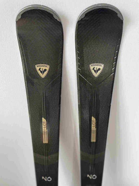 Narty damskie ROSSIGNOL NOVA 6 + wiązania LOOK Xpress W 11 GW B83 black sparkle - Adventure Sports
Narty damskie ROSSIGNOL NOVA 6 + wiązania LOOK Xpress W 11 GW B83 black sparkle - Adventure Sports